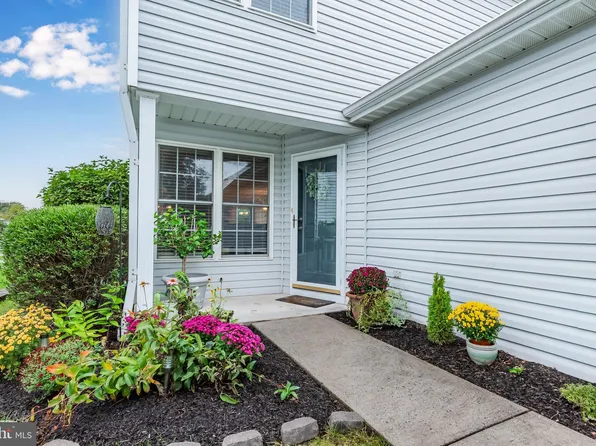 663 Mallard Dr #2A, Etters, PA 17319