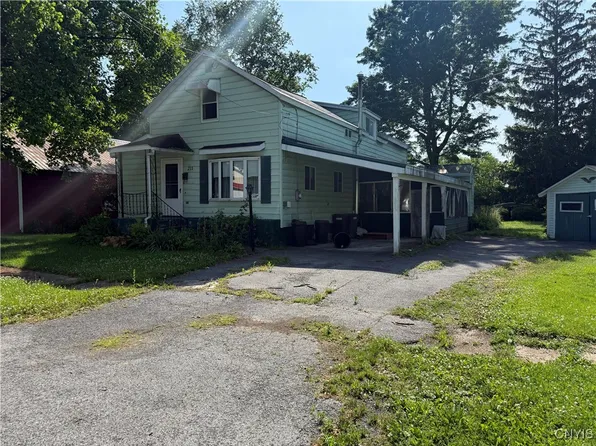 211 W Park St, Canastota, NY 13032