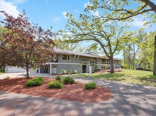 2 Duck Pass Rd, North Oaks, MN 55127