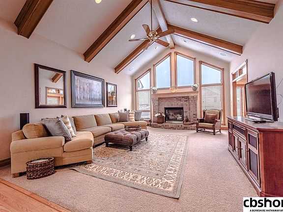 5th image of 9332 Valley View Dr