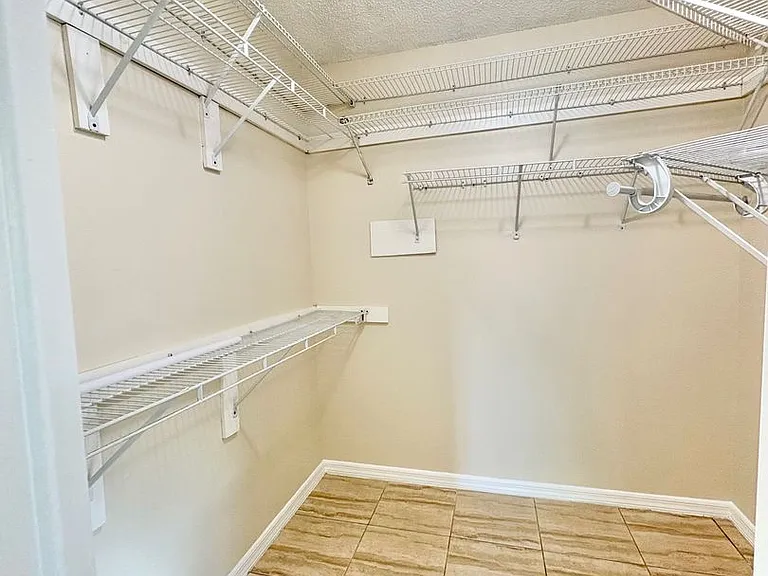 2813 Rolling Broak Dr — Photo 21