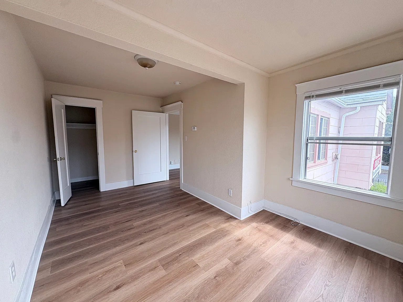 3 bed, 1000 sqft, $2,800 — Photo 3