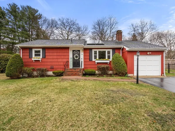 34 Betten Ct, Franklin, MA 02038