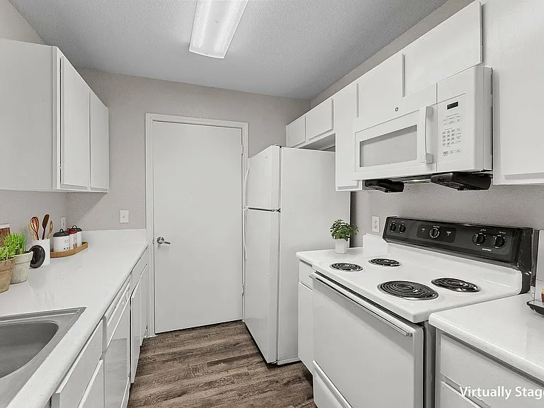 Modern Kitchen at Crescent Village Apartments in Elgin, TX _ Spacious and Stylish