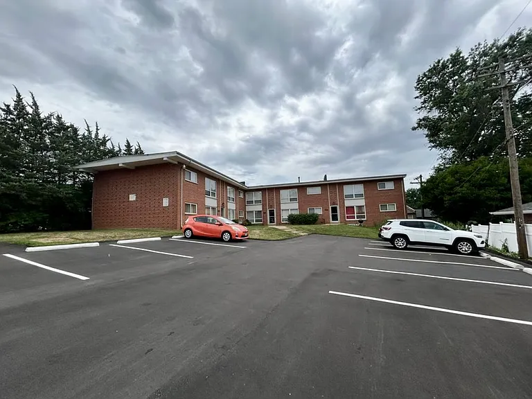 3600 Park Crest Dr #B — Photo 8