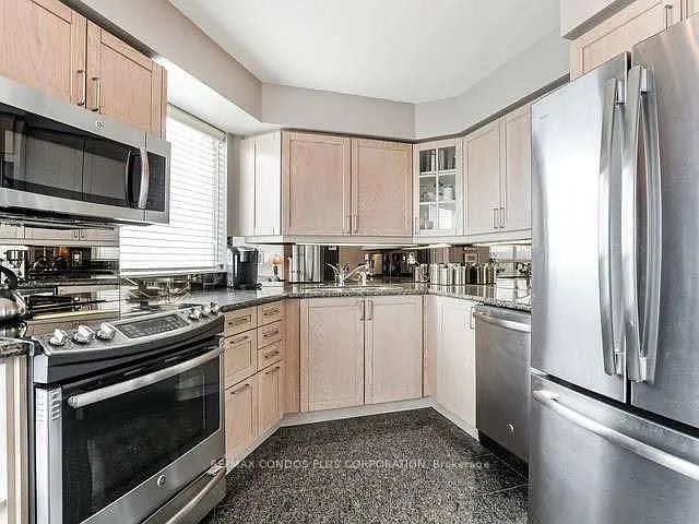 2111 Lake Shore Blvd W #814 — Photo 8