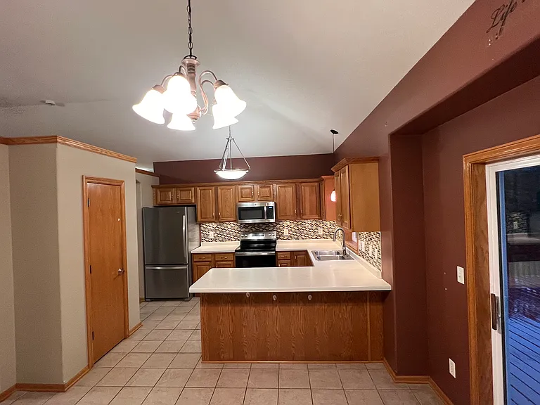 929 Plymouth Ln NW — Photo 17