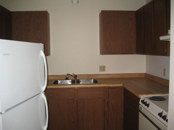 98 Hiawatha St #8