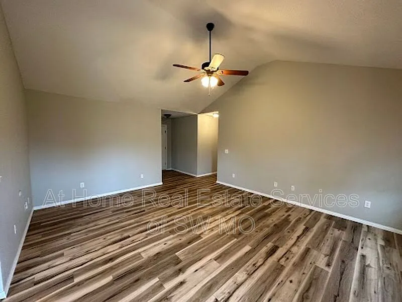 3 bed, 2.0 bath, 1540 sqft, $1,725 — Photo 4