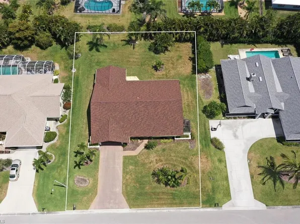 2204 REGAL WAY, NAPLES, FL 34110