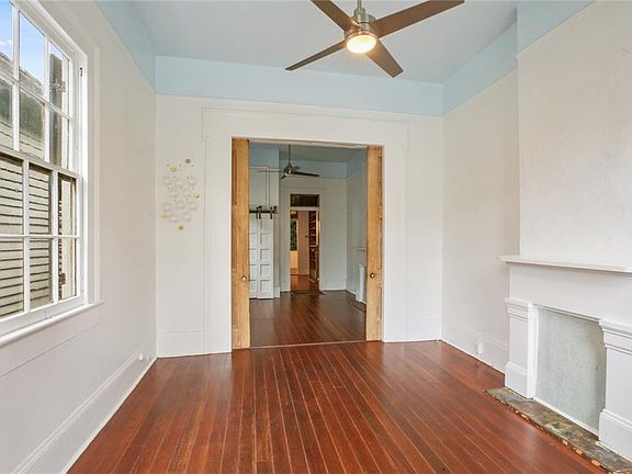 3rd image of 927-29 Montegut St