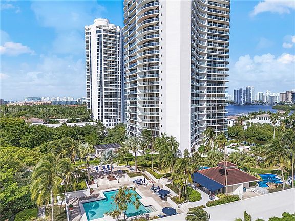 2nd image of 4000 Island Blvd #2803