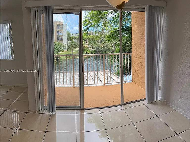 6225 Kendale Lakes Cir #253 — Photo 1