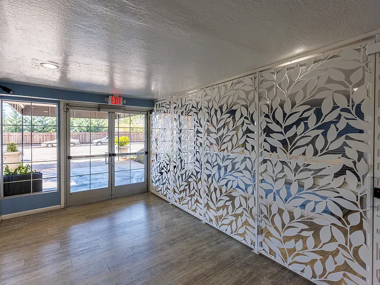 St Moritz Garden Apartments — Photo 18