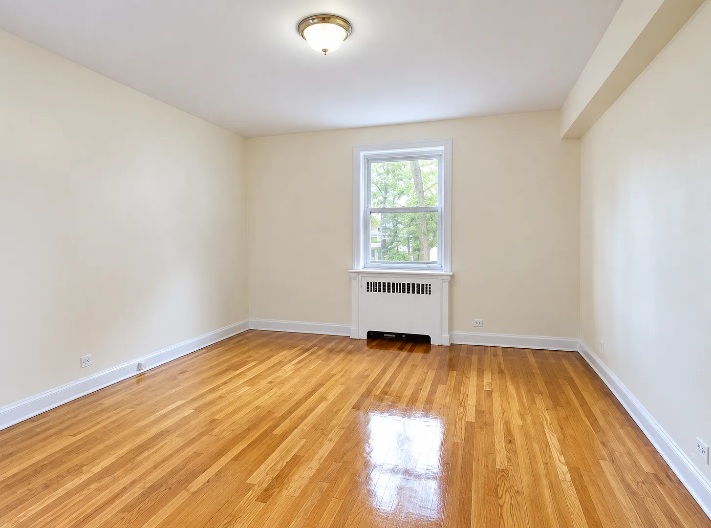 2 bed, 850 sqft, $1,600 — Photo 3
