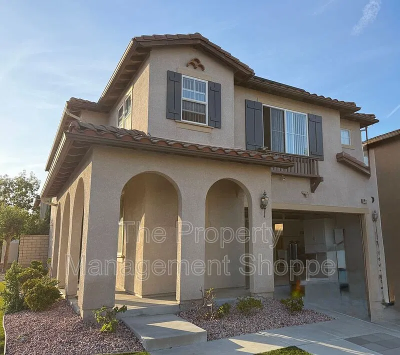 4 bed, 3.0 bath, 2635 sqft, $4,700 — Photo 1