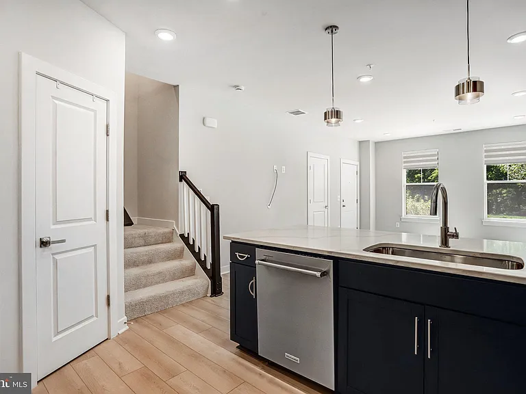 45181 Drowes Ter — Photo 12