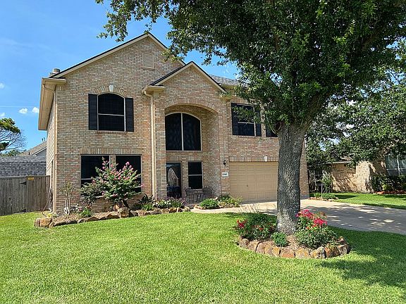 2nd image of 1910 N Everglades Dr