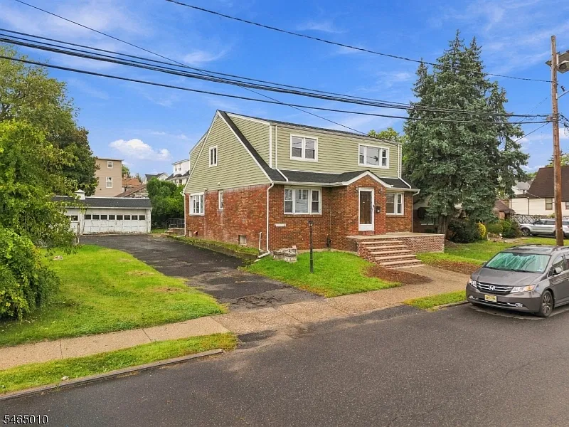 2 bed, 1.0 bath, $2,400 — Photo 2