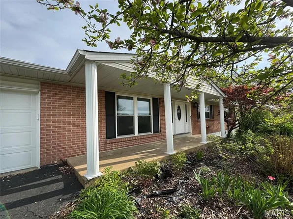 11148 De Malle Dr, Saint Louis, MO 63146
