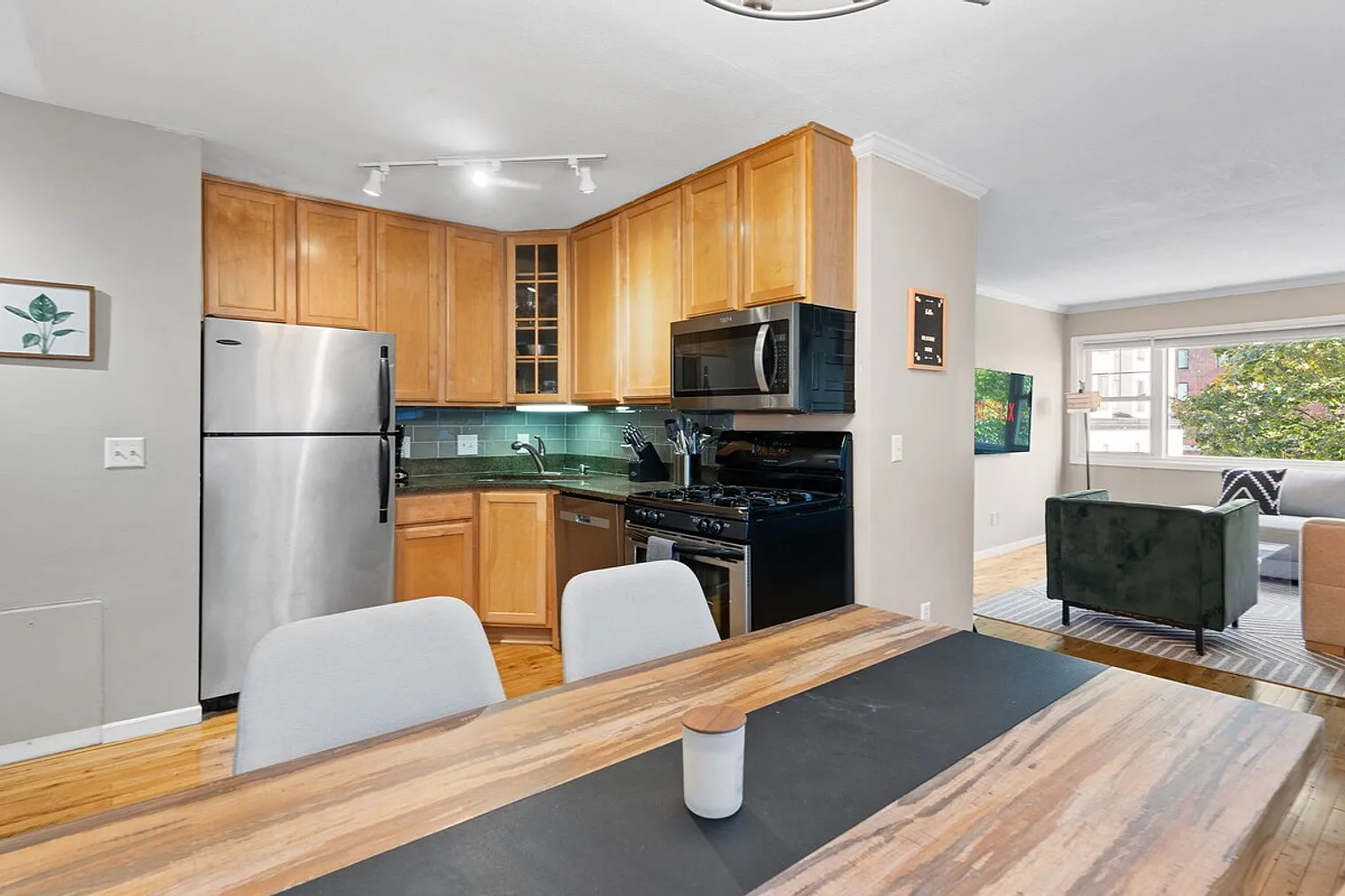 2 bed, 1.0 bath, $3,751 — Photo 2