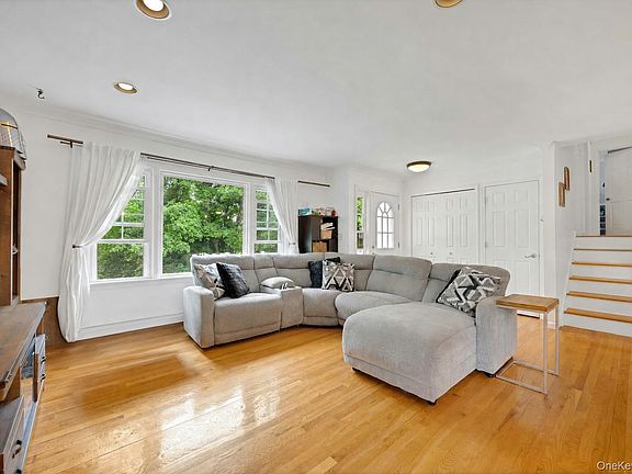 4th image of 18 Valley Drive