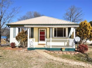 1469 14th Ave NE, Hickory, NC 28601