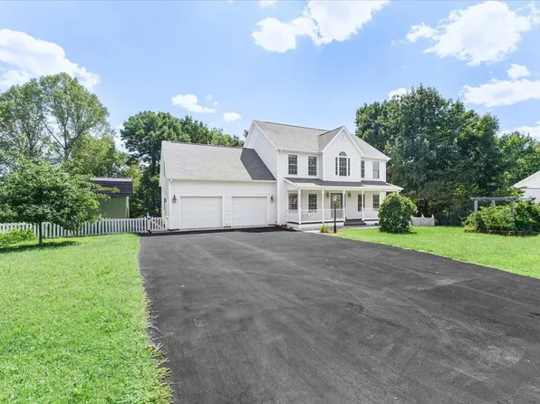 282 Four Seasons Dr, Troutville, VA 24175