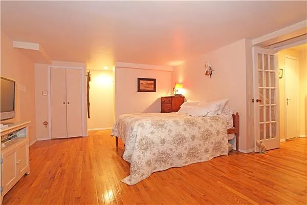 Sold by Century 21 Metropolitan | media 13