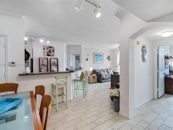 9172 Collins Ave APT 210