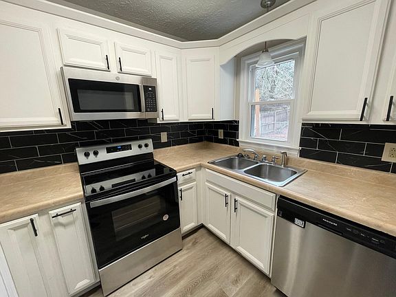 5th image of 2205 Horse Chestnut Pl