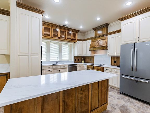 3rd image of 4232 Saint Johns Wood St