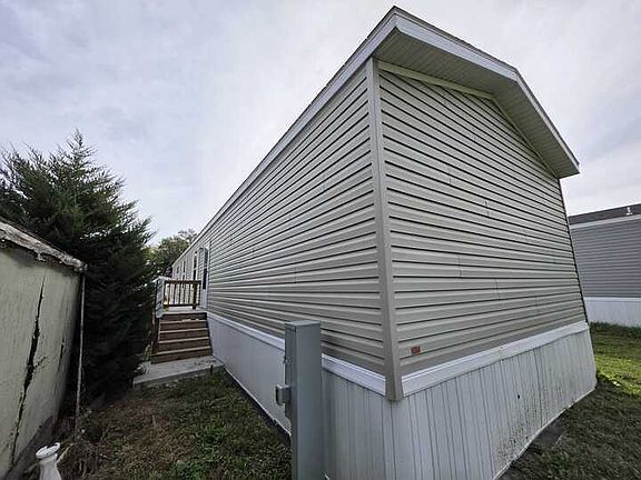 4th image of 1440 W Plum St #119