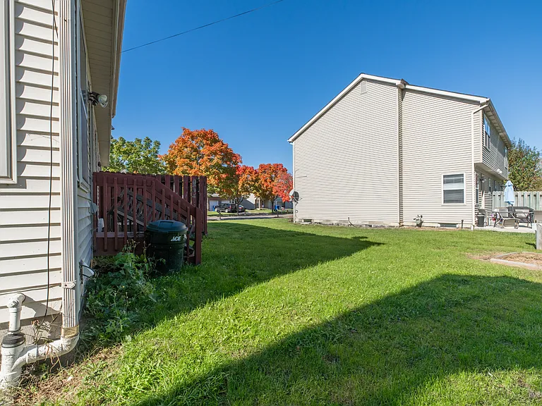 240 Richards Dr — Photo 40