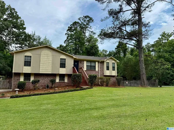 6638 Julia Cir, Leeds, AL 35094