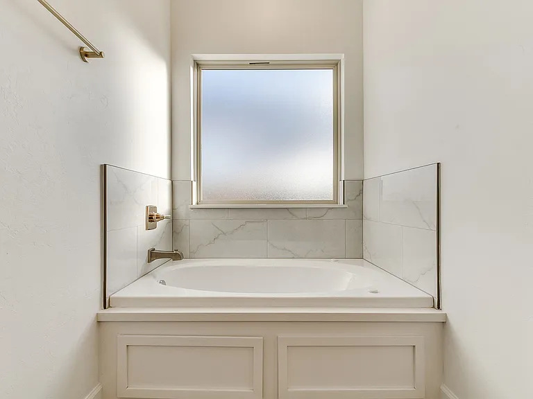 1901 Hollow Crest Ct — Photo 39