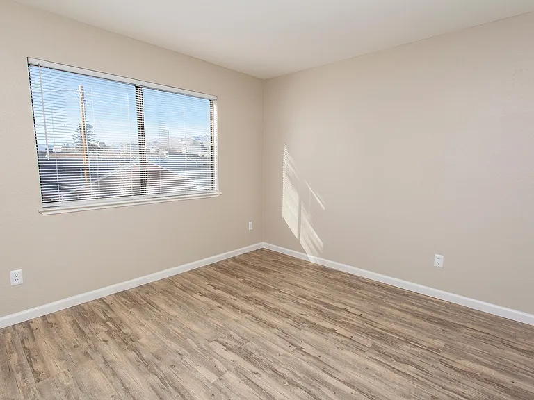530 Moran St #C — Photo 7