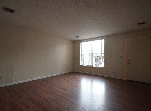 3rd image of 1165 Vyse Ave