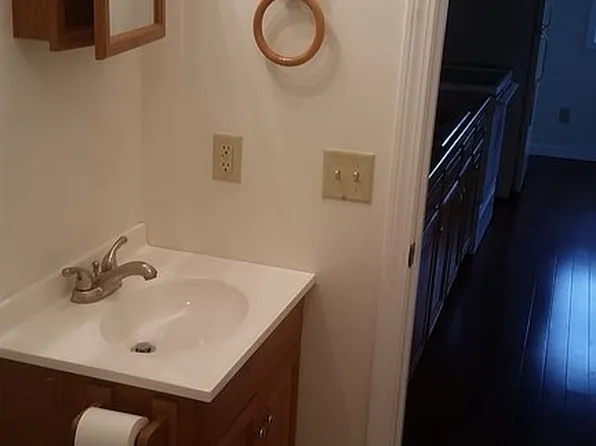 10 Jackson St, Essex Jct, VT 05452