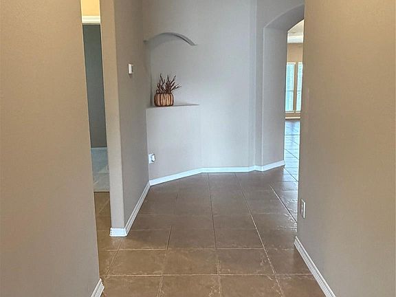 2nd image of 1092 Shadow Glenn Dr