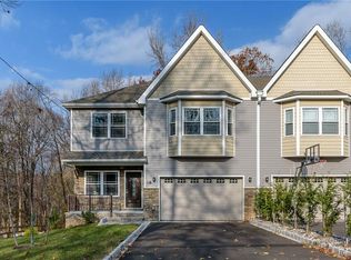 18 Pension Hill Rd, Manalapan, NJ 07726
