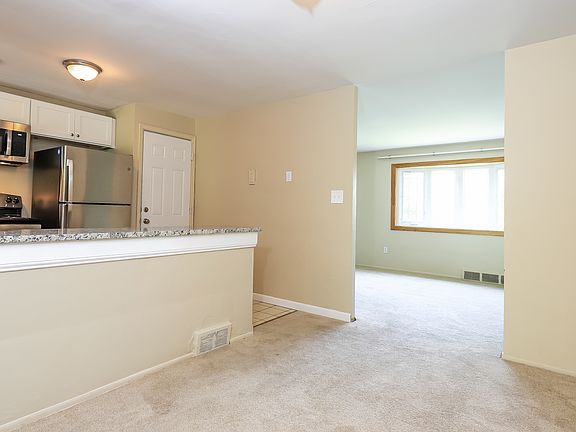4th image of 716 Heartwood Dr