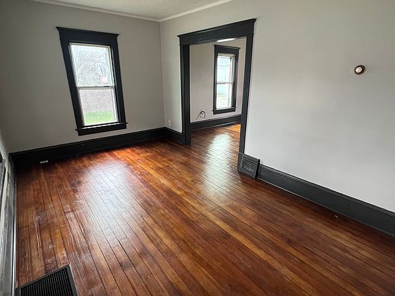 2nd image of 204 1st St NW #A