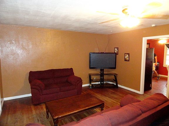 5th image of 103 Oak Lane Dr
