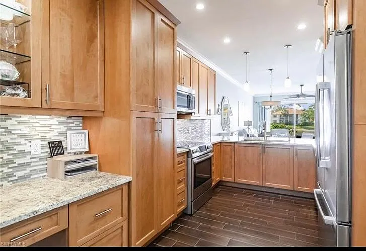 430 Robin Hood Cir — Photo 2