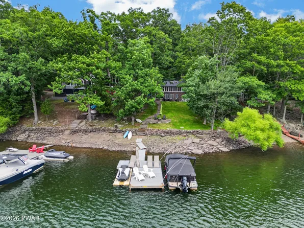 28 Lakeview Dr, Lakeville, PA 18438
