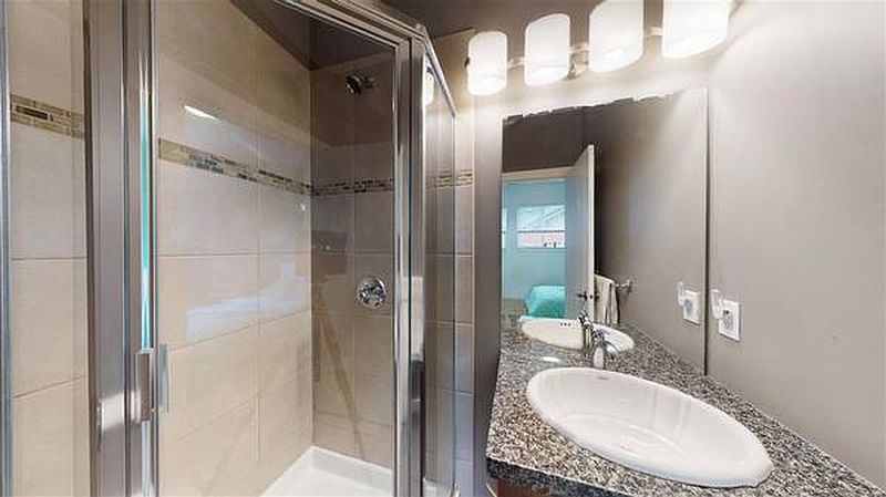 Coquitlam House for rent - 5 Bedrooms — photo 15