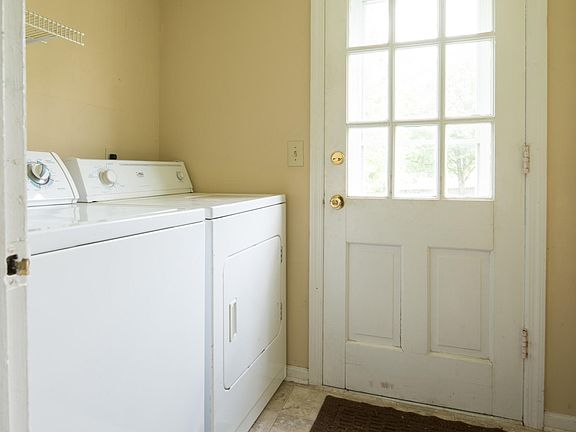 4th image of 1735 Lakeside Dr