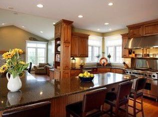 2850 Trail Crest Ln, Lindenhurst, IL 60046