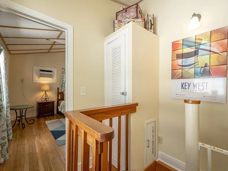 415 Julia St — Photo 13